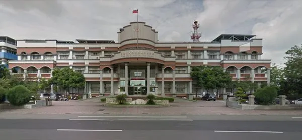 ▲台南市警歸仁分局督查組1名陸姓巡官，疑因借貸集資投資比特幣失利，積欠親友、同事債務無力償還，被人提告恐嚇取財及詐欺罪嫌，分局將函送法辦。（圖／翻攝自google maps）