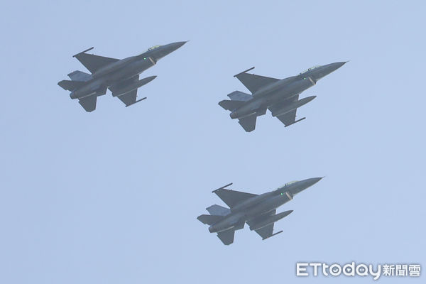 ▲國慶半兵力空中預演，F-16V戰鬥機。（圖／記者林敬旻攝）