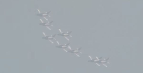 ▲解放軍空軍航空大學紅鷹飛行表演隊。（圖／翻攝CCTV+）