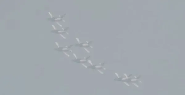 ▲解放軍空軍航空大學紅鷹飛行表演隊。（圖／翻攝CCTV+）