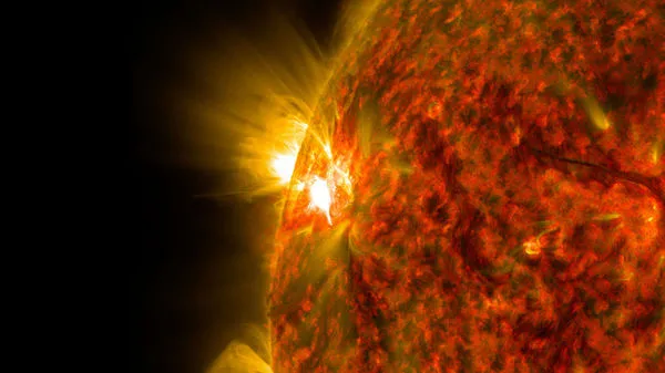 ▲NASA太陽動力學天文台拍下的太陽耀斑現象。（圖／CFP）