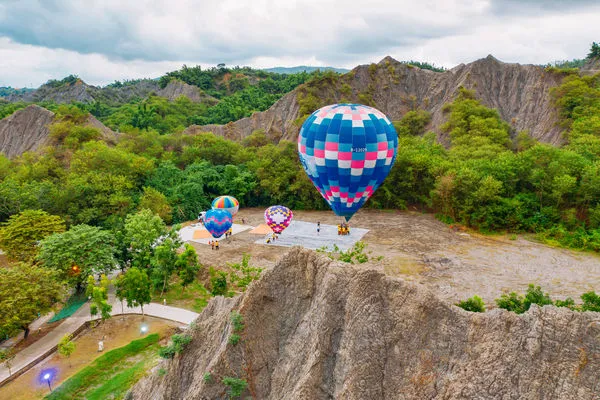 ▲▼高雄田寮月世界熱氣球。（圖／高雄市觀光局提供）