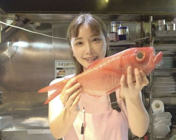 ▲▼森朝奈（Asana Mori）被譽為「全日最美麗魚販」。（圖／翻攝自IG／asanamori）