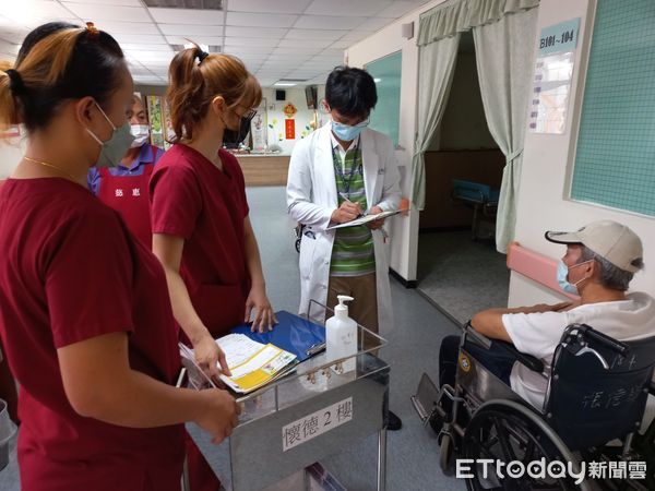 ▲台東馬蘭榮家住民施打第二劑COVID-19疫苗。（圖／記者楊漢聲翻攝）