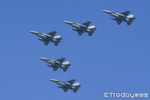 ▲國慶全兵力空中預演，F-16V戰鬥機。（圖／記者林敬旻攝）