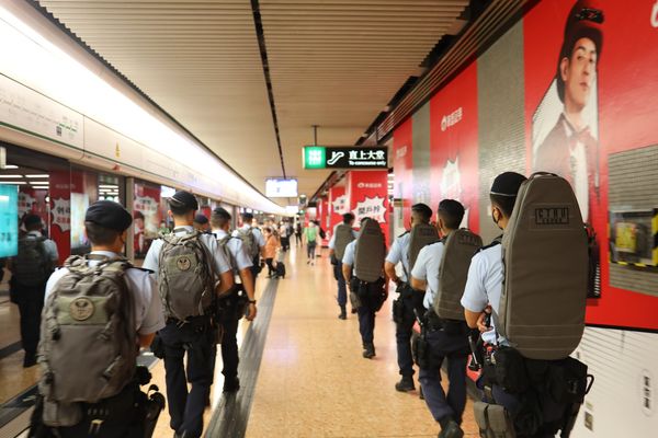 ▲香港警察,巡邏,地鐵,裝備。（圖／翻攝香港警察臉書）