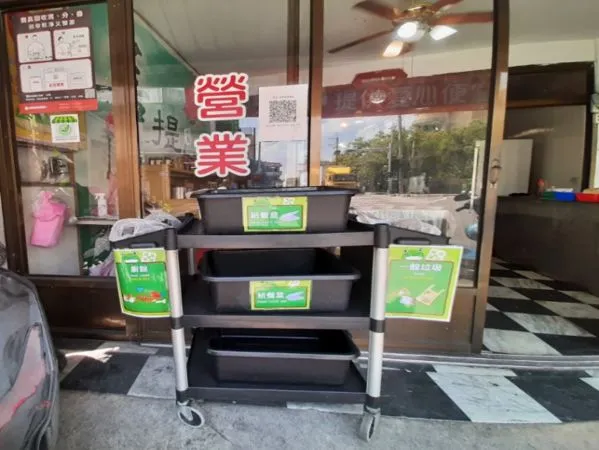 ▲▼ 嘉義縣10月1日起自助餐、便當店 依規定應設置紙餐具回收設施 。（圖／嘉義縣政府提供）