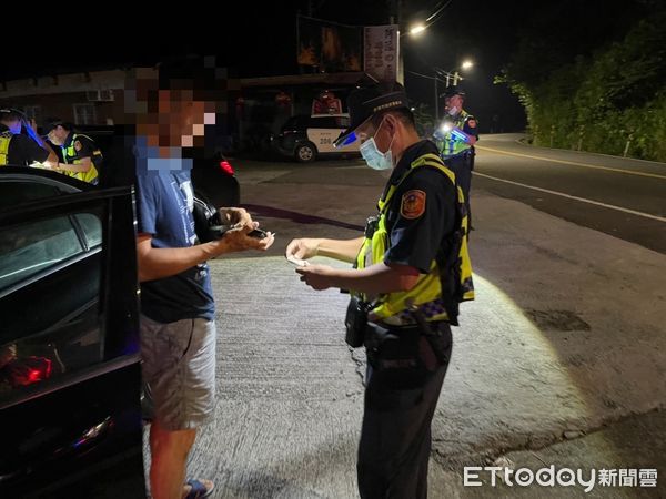 ▲改裝汽機車引擎聲，讓山區民眾十分困擾，台南市警白河分局10月1日淩晨起不定時、不定點且密集實施路檢，首日計通報噪音車8部、舉發車輛改裝2件、無照1件。（圖／記者林悅翻攝，下同）