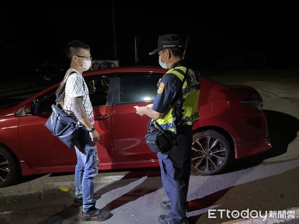 ▲改裝汽機車引擎聲，讓山區民眾十分困擾，台南市警白河分局10月1日淩晨起不定時、不定點且密集實施路檢，首日計通報噪音車8部、舉發車輛改裝2件、無照1件。（圖／記者林悅翻攝，下同）