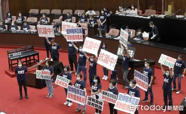 ▲國民黨1日佔議場，並以「案海戰術」杯葛蘇貞昌議事。（圖／記者屠惠剛攝）