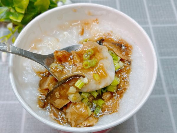 ▲▼素食芋香鹹粥麵線羹。（圖／Viviyu旅遊美食世界提供）