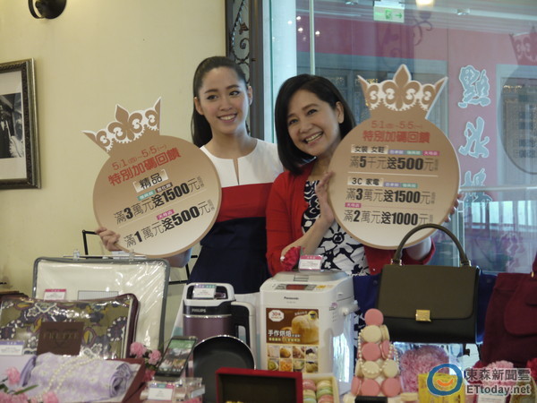 歐陽妮妮與傅娟兩人聯手推薦母親節採買商品。