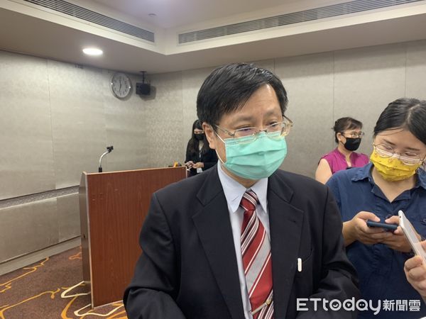 ▲▼台灣家庭醫學會理事長、台北榮總副院長黃信彰。（圖／記者嚴云岑攝）
