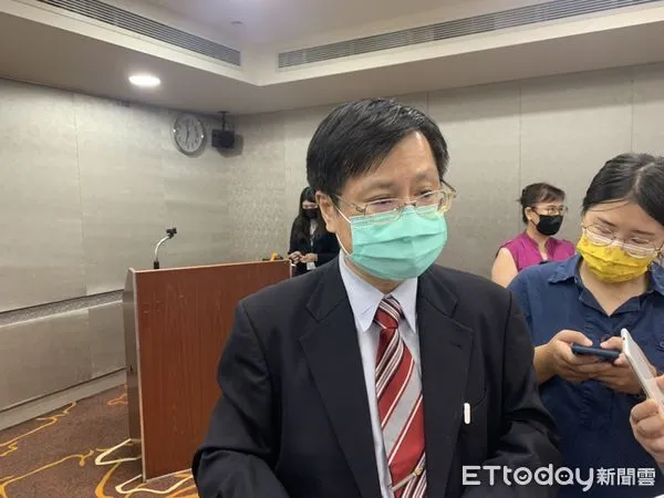 ▲▼台灣家庭醫學會理事長、台北榮總副院長黃信彰。（圖／記者嚴云岑攝）