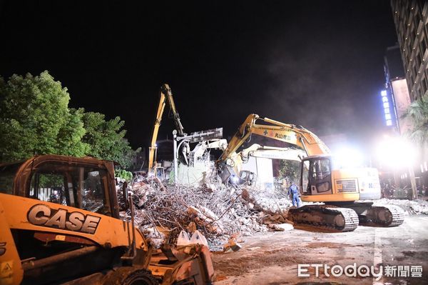 ▲花蓮市漫波大飯店於拆除過程中發生整幢倒塌意外。（圖／記者王兆麟翻攝，下同）