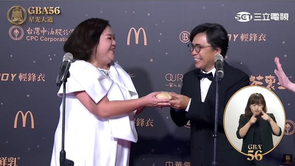 ▲許傑輝、鍾欣凌。（圖／翻攝YouTube／廣播電視金鐘獎 Golden Bell Awards）