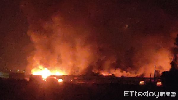 快訊／彰化石化工廠大火！紅炎火光照亮黑夜