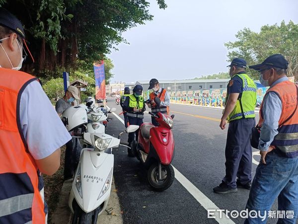 ▲東港警分局會同屏東監理站至小琉球執行聯合稽查作業             。（圖／記者陳崑福翻攝，以下同）