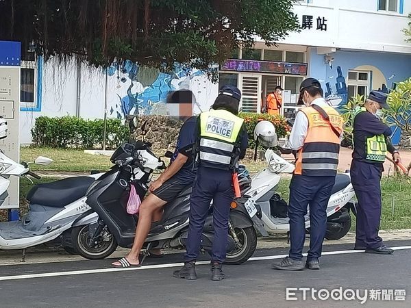 ▲東港警分局會同屏東監理站至小琉球執行聯合稽查作業             。（圖／記者陳崑福翻攝，以下同）