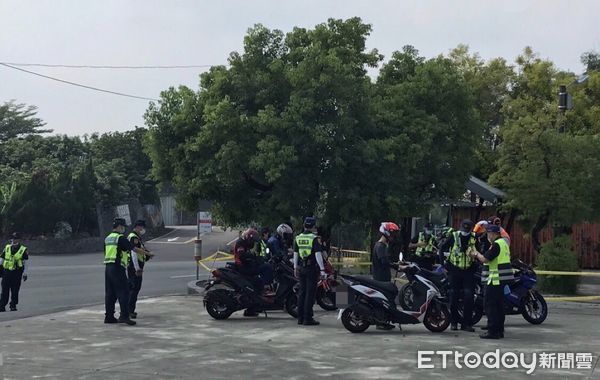 ▲台南市警歸仁分局聯合台南市警交通警察大隊、監理站等單位在市道182線龍湖宮前進行聯合稽查，並配合空拍機空中蒐證攔查取締改裝等違規車輛。（圖／記者林悅翻攝，下同）