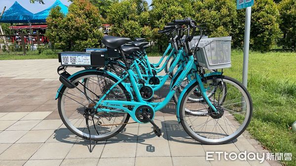 ▲台南山上花園水道博物館與在地廠商合作，推出Be-Bike電輔單車服務，即日起遊客可以以手機掃描租用，騎電輔單車山區慢活旅遊。（圖／記者林悅翻攝，下同）