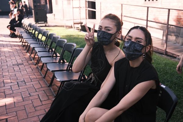 ▲▼劉恬君甜甜（左）和莉子二度到訪台北時裝週INF大秀，  。（圖／17LIVE提供）