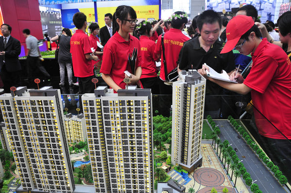 ▲花樣年於2011年深圳房產交易會展示的建案。（圖／CFP）