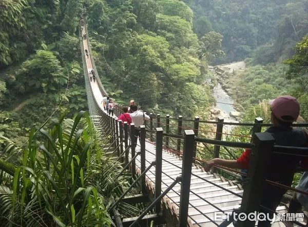 ▲山高水遠的竹山天梯風景區將重新開放，南投縣消防局宣導CPR訓練、呼籲民眾學習急救技能。（圖／翻攝「竹山梯子吊橋(天梯)」臉書粉專）