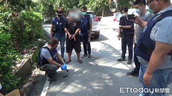 ▲里港警分局逮捕黃男3人             。（圖／民眾提供，以下同）