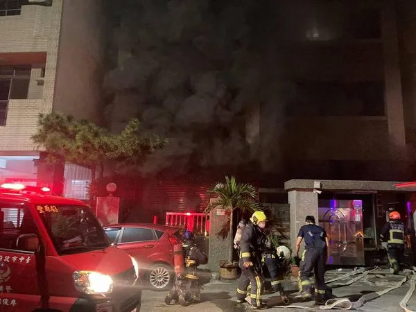 ▲台中透天火警！媽昏迷送醫　6歲妹脫困「問1句」消防員爆感動。（圖／翻攝自臉書／台中市政府消防局第一救災救護大隊豐南分隊）