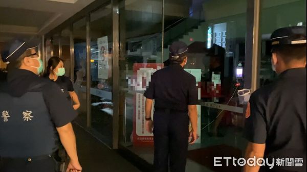 ▲台東警察凌晨出擊加強稽查休閒娛樂場所。（圖／記者楊漢聲翻攝）