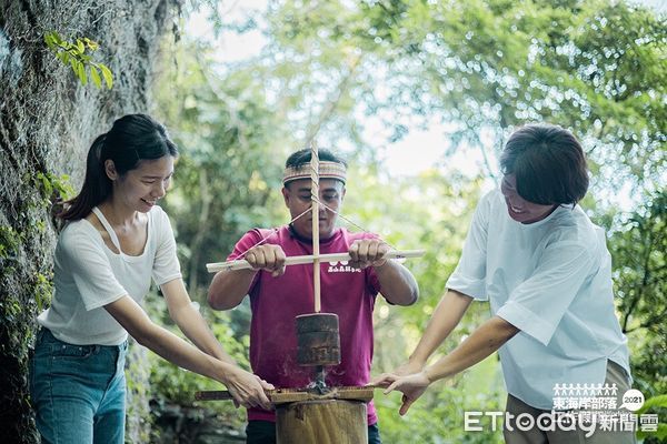 ▲▼高山森林基地的夥伴不只將手把手教導志工各種布農獵人知識，還會帶領志工探訪平常不對外開放的部落山林秘境。（圖／東管處提供，下同）