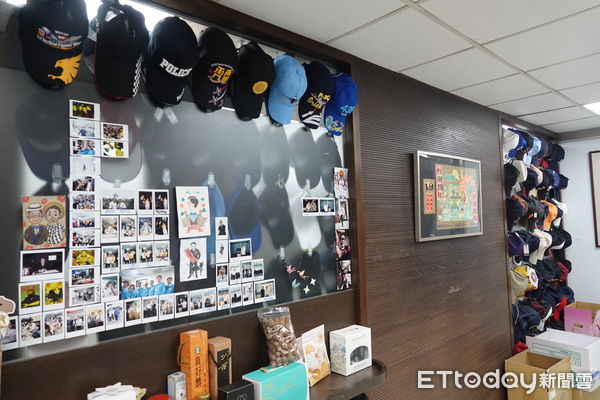 ▲▼台南市長黃偉哲專訪－開箱辦公室帽子牆、玩具區。（圖／記者吳世龍攝）