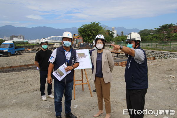 ▲饒慶鈴視察道路改善工程等情形。（圖／記者楊漢聲翻攝）