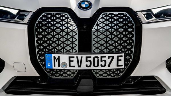 BMW「大鼻孔」水箱護罩未來將廣泛下放　高層：正著擺、反著擺都可以（圖／翻攝自BMW）