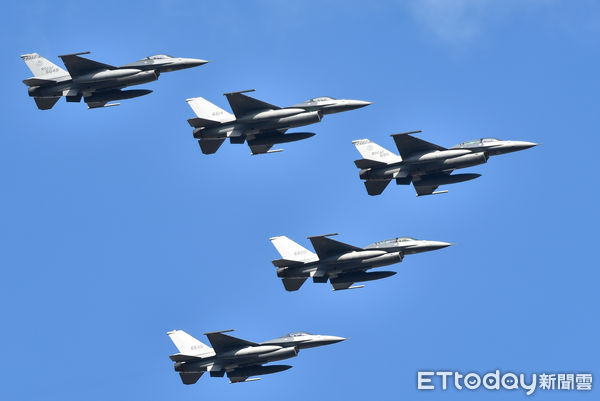 ▲▼110年國慶大會預演,F-16V戰鬥機。（圖／記者李毓康攝）