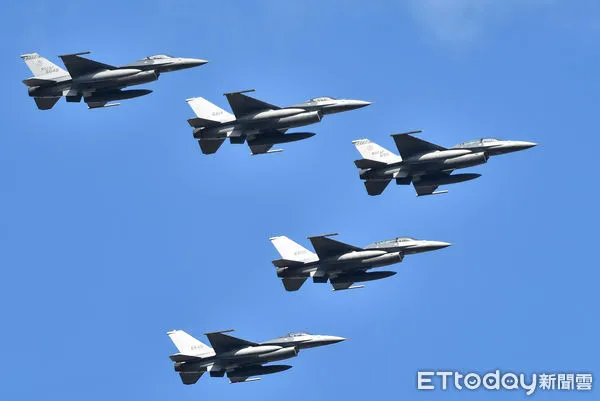 ▲110年國慶大會預演,F-16V戰鬥機。（圖／記者李毓康攝）