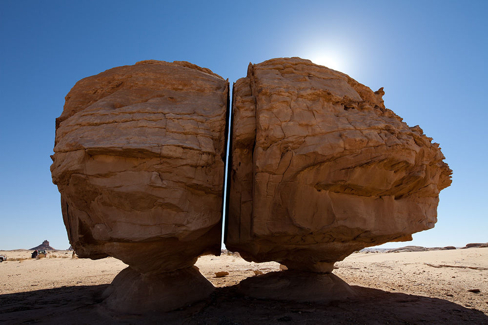 ▲▼ 巨大岩石 。（圖翻攝自http://saudi-archaeology.com/）