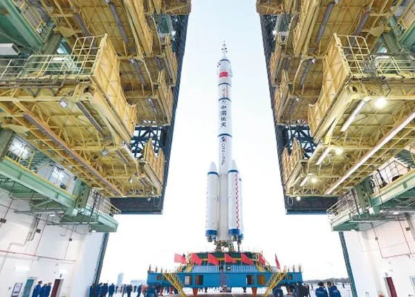 ▲▼ 大陸「神舟十三號」太空船運抵發射區。（圖／翻攝自中新社）