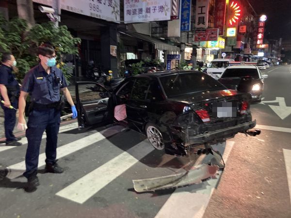 ▲高雄三民區鼎力與金鼎路口發生一起車禍事故 。（圖／記者洪靖宜翻攝）