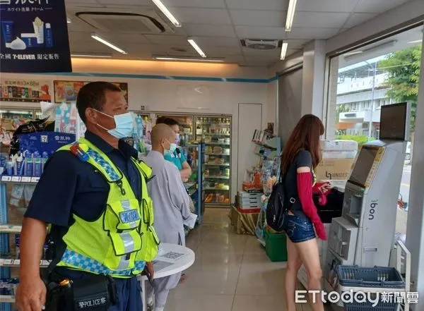 ▲行政院振興五倍券8日起領用，台南市警白河警分局加強各項防護措施。（圖／記者林悅翻攝，下同）
