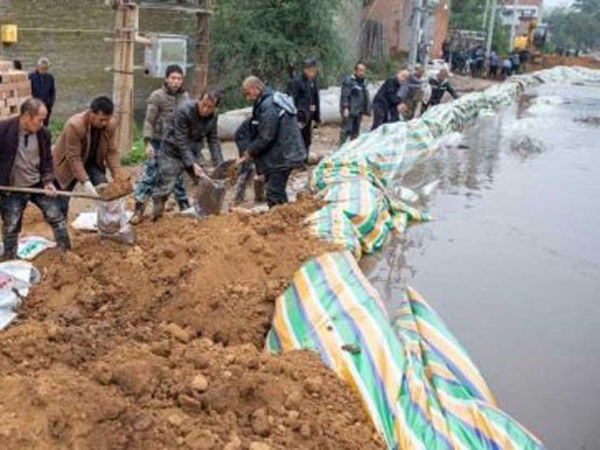 ▲▼ 山西連續暴雨汾河堤壩出現近20米決口。（圖／翻攝自微博）