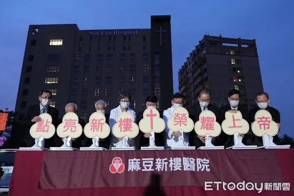 ▲台南麻豆新樓醫院25週年，舉辦感恩禮拜點燈活動，讓神的榮光照耀整個麻豆地區，深具意義。（圖／記者林悅翻攝，下同）