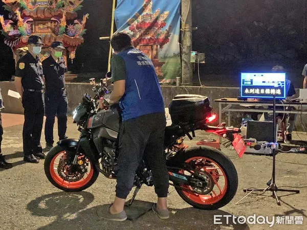 ▲斗南警分局縣警局交通隊指導執勤防制噪音及改裝車輛違規，少數車主不當改裝排氣管製造噪音，共取締21件違規案件。（圖／記者蔡佩旻翻攝）