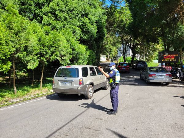 ▲▼國慶連假首日，由於警方和園區做好管控，八仙山和大雪山遊樂區車潮多但不壅塞。（圖／警方提供）