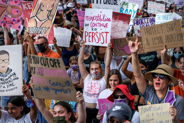 ▲▼德州婦女上街抗議施行《心跳法案》。（圖／路透）
