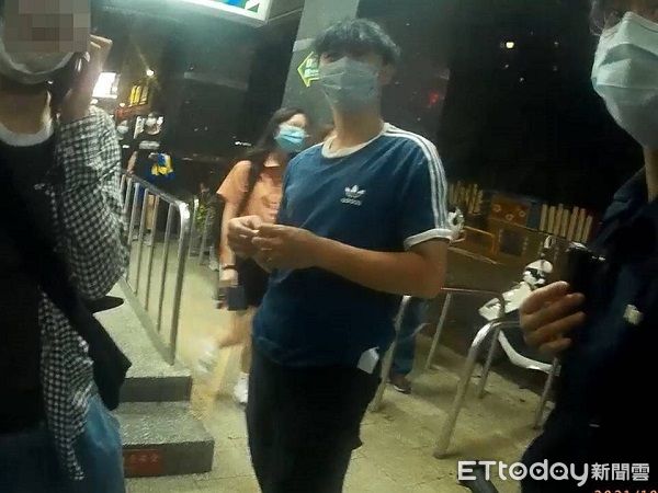 ▲▼員警接過電話大聲回「我是他男友」嚇退詐騙歹徒。（圖／桃園警分局提供）