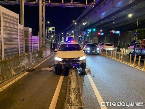 ▲▼新北大橋車禍。（圖／記者陳雕文翻攝）
