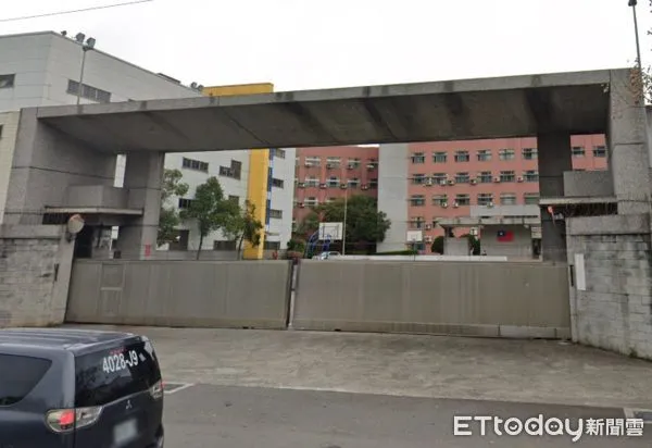 快訊／陸軍聯保廠新店營區「深夜冒黑煙」　多名軍人幫忙滅火