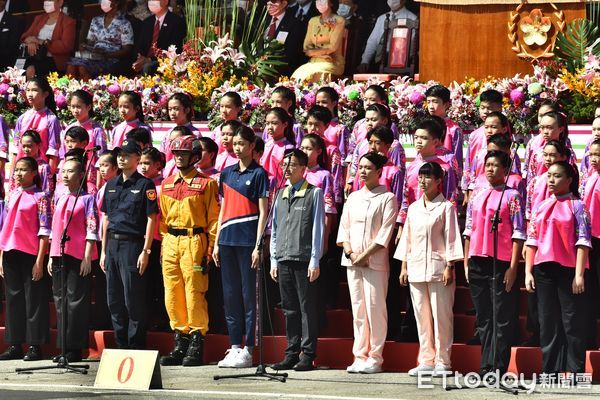 ▲▼ 110年國慶大會,國歌領唱,疾管署副署長羅一鈞,東奧跆拳道銅牌選手羅嘉翎 。（圖／記者李毓康攝）